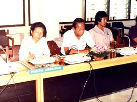 Kegiatan Dewan dalam Pembahasan Pra RAPBD Tahun Anggaran 1983/1984 dipimpin oleh Boy Musbar Nurma...