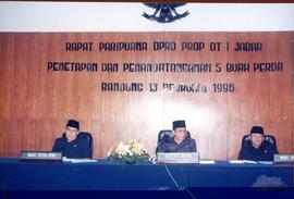 Rapat Paripurna DPRD Provinsi DT I Jawa Barat mengenai Penyampaian Jawaban Gubernur KDH atas Pema...