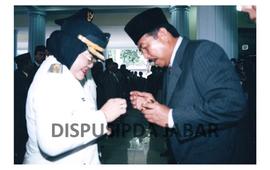 Gubernur Jawa Barat Dr. Drs. H. Danny Setiawan, M.Si Melantik Bupati Kabupaten Majalengka Hj. Tut...
