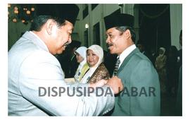 Gubernur Jawa Barat Danny Setiawan Atas Nama Presiden RI Serahkan Penghargaan Kepala Karyawan/Kar...