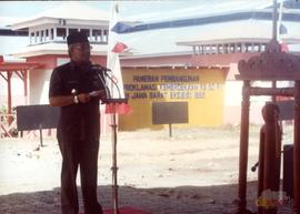 Wakil Gubernur KDH TK I Jawa Barat . H. Ukman Sutaryan ketika menyampaikan pidato sambutan dalam ...
