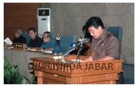 Gubernur Jawa Barat Danny Setiawan Dalam Acara Rapat Paripurna DPRD ttg Penyampaian Nota Keuangan...