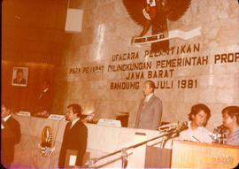 Upacara Pelantikan Pejabat di Lingkungan Pemerintah Provinsi Jawa Barat di Bandung pada 1 Juli 19...