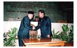 Gubernur Jawa Barat Danny Setiawan Dalam Acara Rapat Pripurna DPRD Penandatanganan Nota Kesepakat...