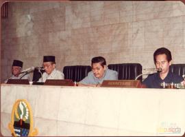 Ketua DPRD Jawa Barat, H.E. Suratman didampingi para Wakil Ketua, Moch Marsim dan Oneng Dachlan, ...
