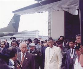 Presiden Soeharto dan Pimpinan Negara Lain, seperti Yaser Arafat saat tiba untuk mengikuti KTT No...