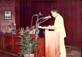 Gubernur saat menyampaikan Nota Keuangan pada Sidang Pleno Khusus pada 25 Januari 1982.