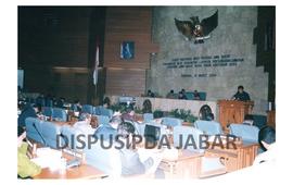 Gubernur Jawa Barat Dr. Drs. H. Danny Setawan, M.Si Mendampingi Serahkan LPJ Kepada Dewan Di Gedu...