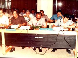 .Pimpinan dan Anggota Panitia  Anggaran saat membahas Pra RAPBD Tahun Anggaran 1983/1984 bersama ...