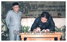Gubernur Jawa Barat Danny Setiawan Pada Kegiatan Sidang Paripurna Anggaran 2006 (Raperda) Tempat ...