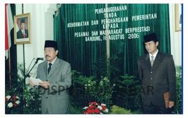 Gubernur Jawa Barat Bpk. Danny Setiawan Pada Penganugrahan Tanda Kehormatan dan Penghargaan Pemer...
