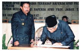 Gubernur Jawa Barat Danny Setiawan Pada Rapat Paripurna DPRD Jabar Tentang Penetapan APBD Tahun 2...