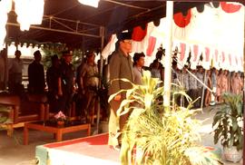 Gubernur kdh Tk. I Jawa Barat, Bapak H. Aang Kunaefi bertindak sebagai Inspektur Upacara. dalam K...
