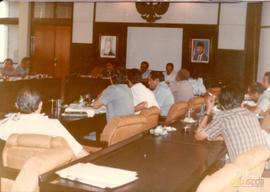 Rapat Panitia Khusus/Perumus dipimpin oleh DR. Muchamad Wirahadikusumah dengan Eksekutif (Kelompo...