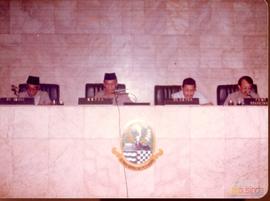 Sidang Pleno DPRD Provinsi Daerah Tingkat I Jawa Barat dipimpin oleh Ketua Dewan H. E. Suratman d...