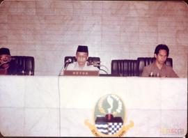Sidang Pleno DPRD Jawa Barat dipimpin Ketua Dewan H. E. Suratman Tentang Pemandangan Umum Dewan T...