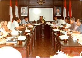 Ketua DPRD Jawa Barat, H. E. Suratman serta Wakil Ketua, Oneng Dachlan dalam mendampingi Gubernur...