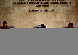 Rapat Paripurna DPRD Provinsi Daerah Tingkat I Jawa Barat mengenai Penyampaian 4 Buah Rancangan P...
