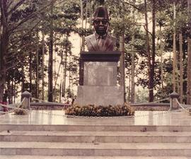 Patung IR H Juanda yang diresmikan oleh Presiden Soeharto di Taman Hutan Raya Ir H Juanda, Bandung