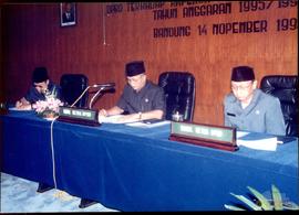Rapat Paripurna DPRD Provinsi Daerah Tingkat I Jawa Barat mengenai Persetujuan DPRD Terhadap Renc...