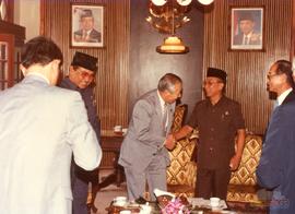 Ketua Dewan, Bapak H. E. Suratman ketika Mendampingi Wakil Gubernur Jawa Barat, Bapak H. Aboeng K...