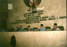 Rapat Paripurna Khusus DPRD Provinsi Daerah Tingkat I Jawa Barat mengenai Acara Penyerahan Sebagi...