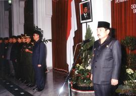 Penganugerahan Penghargaan dan Syukur dalam rangka 50 Tahun Indonesia Merdeka di Bandung pada 16 ...