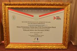 Penghargaan sebagai Unit Kerja Pelayanan Berpredikat Wilayah Bebas dari Korupsi (WBK) - Menteri P...