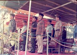 Gubernur KDH Tingkat I Provinsi Jawa Barat, Bapak H. Aang Kunaefi bertindak sebagai inspektur upa...