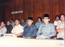 Para Pimpinan DPRD Prop. DT I Jawa Barat menghadiri acara Penyerahan Piagam Penghargaan "Sid...