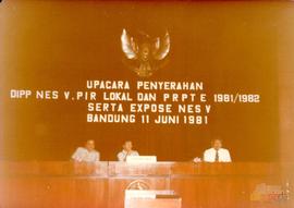 Upacara Penyerahan DIPP Nes V, PIR Lokal, dan PRPTE 1981/1982 serta Expose NES V di Bandung pada ...