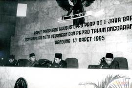 Rapat Paripurna DPRD Provinsi Daerah Tingkat I Jawa Barat Penetapan dan Penandatnganan 3 Buah Per...