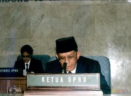 Ketua DPRD Provinsi DT I Jawa Barat ketika menyampaikan sambutan dalam acara Rapat Paripurna Isti...