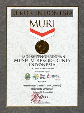 Piagam Penghargaan Museum Rekor Dunia Indonesia atas Rekor Minum Tablet Tambah Darah Serentak ole...