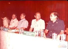Wakil Gubernur KDH Tingkat I Jawa Barat dan Sekwilda Tingkat I Jawa Barat, ketika menghadiri Sida...
