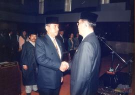 Ketua DPRD Provinsi DT I Jawa Barat memberikan ucapan selamat kepada Saudara Udju Sudarta sebagai...