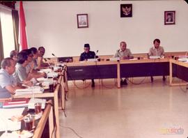 Rapat Panitia Musyawarah DPRD Jawa Barat dipimpin oleh H.E. Suratman Tentang Rencana Pelantikan d...