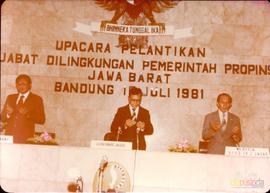 Gubernur KDH Tingkat I Jawa Barat, Bapak Aang Kunaefi Kartawiria tampak sedang berdo’a bersama da...
