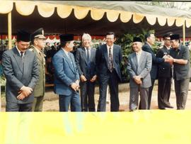 Ketua DPRD Jawa Barat ketika Menghadiri Hari ABRI ke-46 di Halaman Gedung Sate, Bandung. Kegiatan...