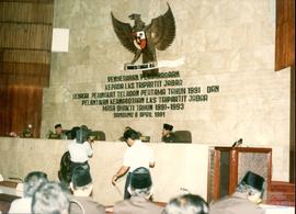 Penyerahan Penghargaan Kepada LKS Tripartit Jawa Barat sebagai Peringkat Teladan Pertama Tahun 19...
