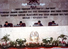 Rapat Paripurna DPRD DT I Jawa Barat mengenai Penetapan dan Penandatanganan 5 Buah Peraturan Daer...