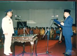 Bapak Yogie Suardi Memet ketika dilantik menjadi Gubernur Kepala Daerah Tingkat I Jawa Barat oleh...