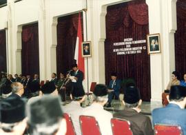 Upacara Penyerahan Piagam Penghargaan dan Medali Perjuangan Angkatan 45 di Bandung pada 9 Oktober...