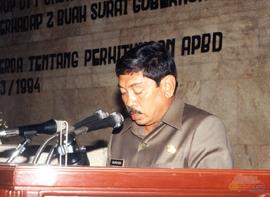 Gubernur Jawa barat R Nuryana sedang menyampaikan sambutan dalam rapat paripurna DPRD Provinsi Ja...
