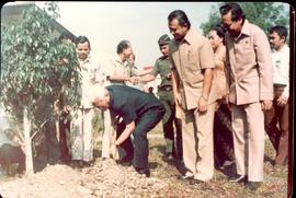Peletakan Batu Pertama dalam Pembangunan Kantor Dispenda Jawa Barat oleh Bapak Gubernur H. Aang K...