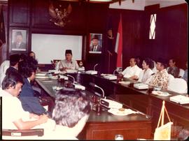 Wakil Ketua DPRD Jawa Barat, Bapak Oneng Dachlan ketika Menghadiri Penerimaan Transmigrasi Telada...