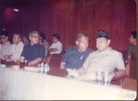 Wakil Gubernur H. Abung Kusman bersama jajaran eksekutif saat mengikuti Sidang Pleno DPRD Provins...