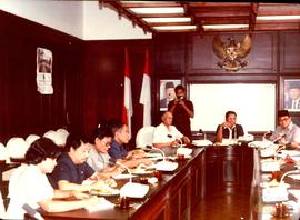 Kegiatan Ketua DPRD Jawa Barat, H.E. Suratman ketika Menerima Kunjungan Kerja 3 (Tiga) Anggota Ko...